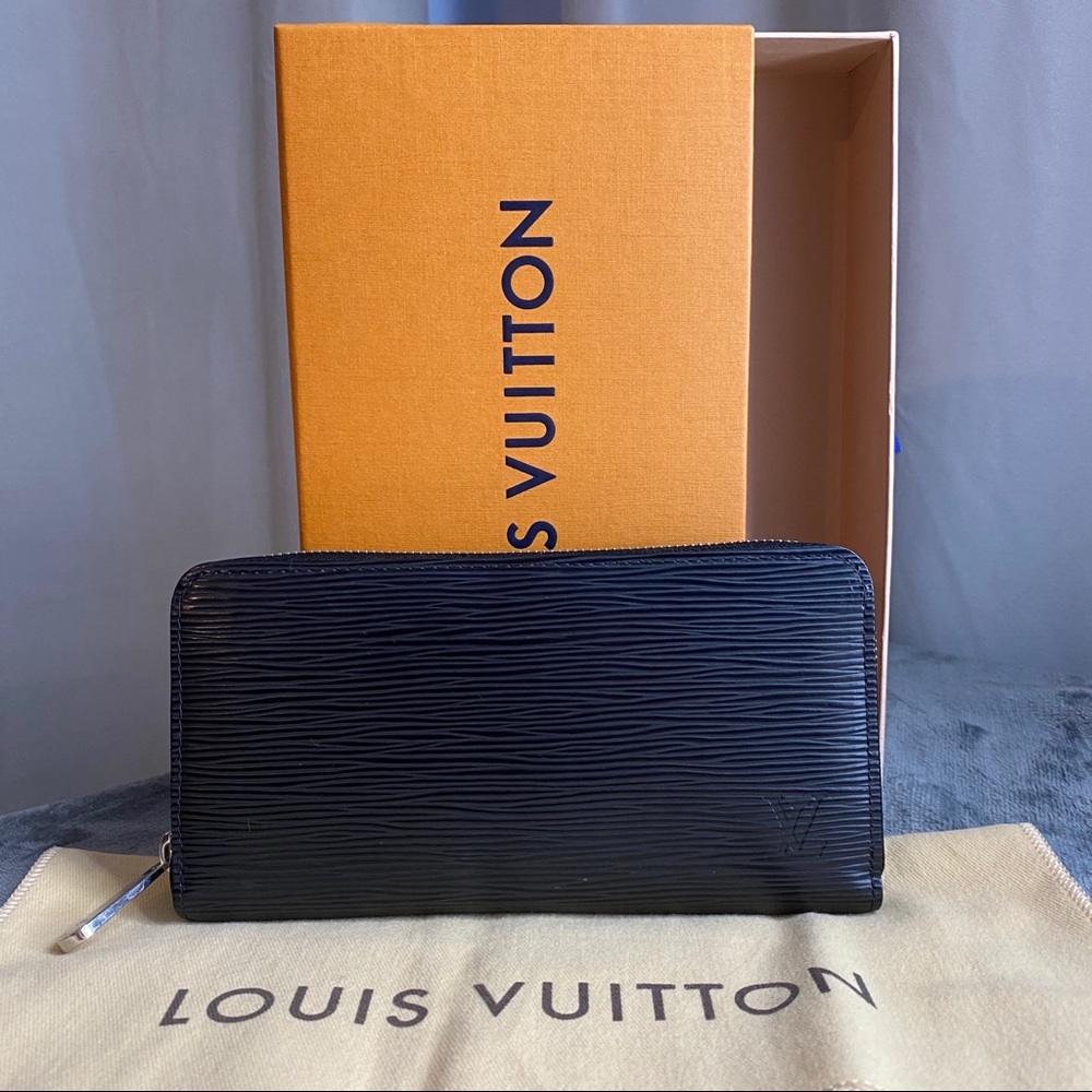 Louis Vuitton Zippy Wallet- Epi Leather